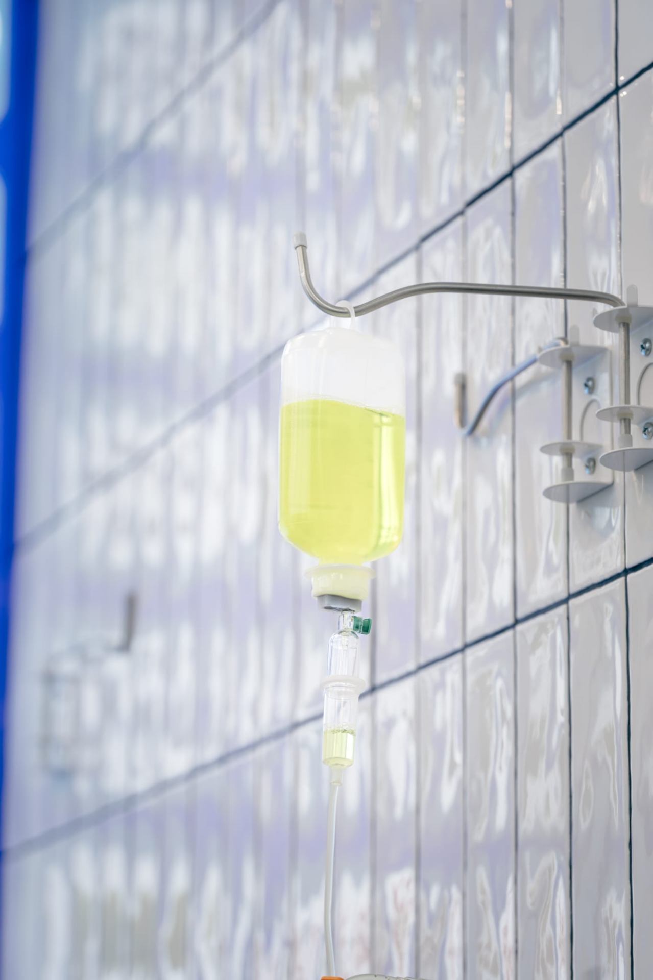 Yellow vitamin IV infusion hanging in the Dripology clinic